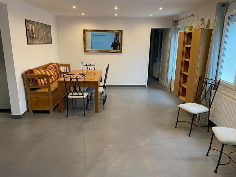 Maison Confortable Pour 10 Personnes Avec Jacuzzi Улгат Екстериор снимка